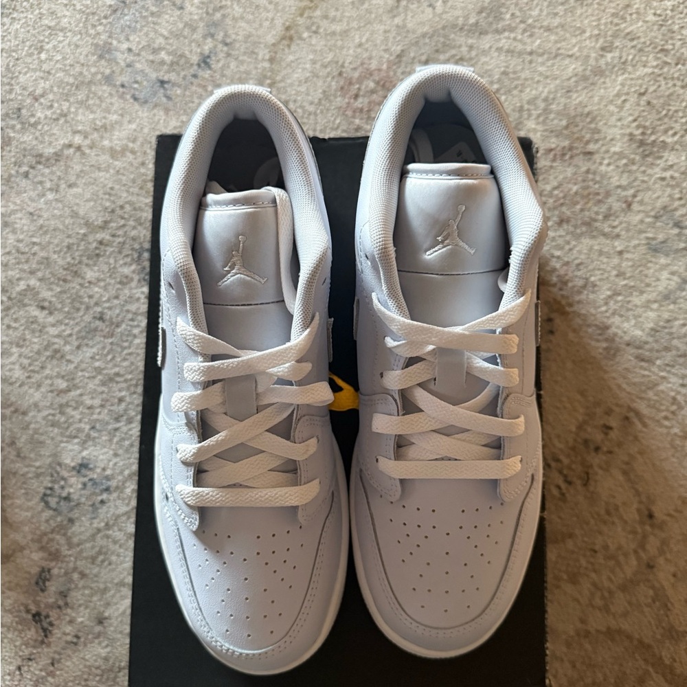 Air Jordan 1 Low cobalt bliss/ White – Size 7Y / W 8.5 – BNIB